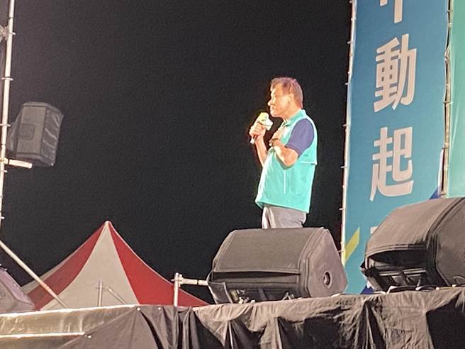 前立法院长苏嘉全到场助讲，呼吁大家11月26日站出来投票顾台湾。（张妍溱摄）