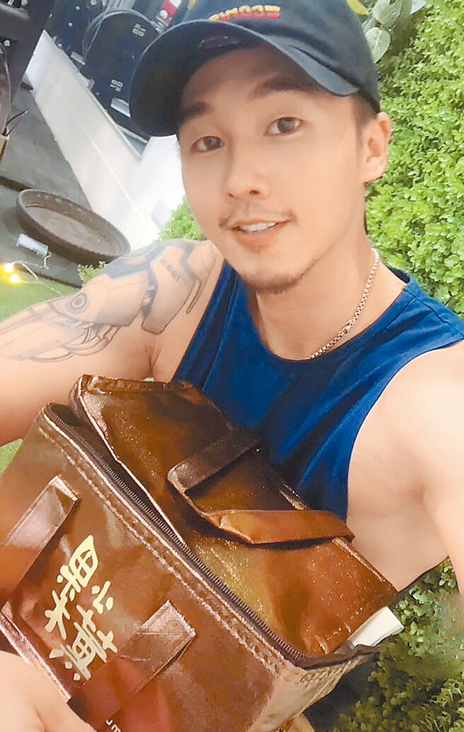 教练泰虎指出，果木小薰的鸡胸肉相对于其他肉类，最大的优点是高蛋白质、低脂肪、低卡路里。图／果木小薰提供