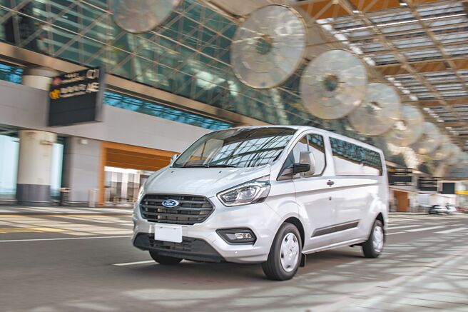 Ford Tourneo Custom福特旅行家九人座Kombi突破市场格局，以129.9万元切入市场。（陈大任摄）