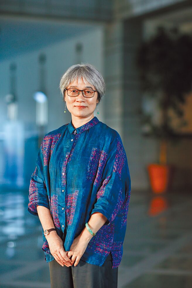 面对老年生活，简媜认为要提早思考，才能踏上银光闪闪的旅程。（邓博仁摄）