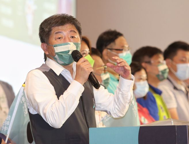 圖為民進黨台北市長參選人陳時中（左）。（資料照,王英豪攝）