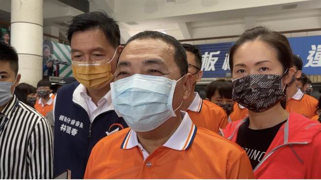 新北市長侯友宜上午針對馬斯克對台海情勢的看法做出回應，他表示捍衛中華民國的決心永不動搖。（呂健豪攝）