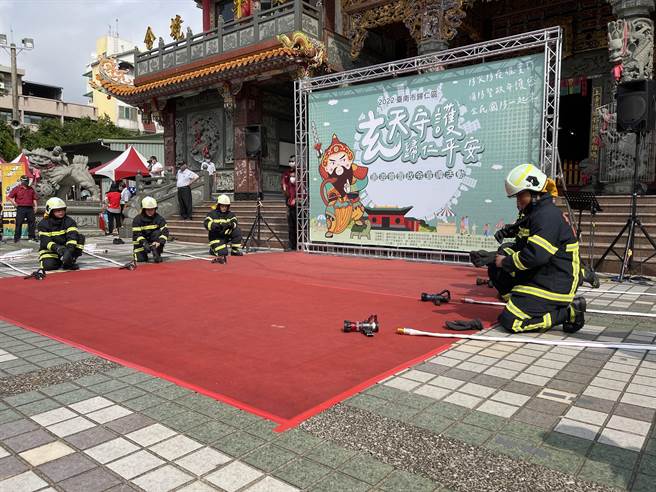宗洋水族有限公司企业义消今天成军。(台南市消防局第五大队提供／曹婷婷台南传真)