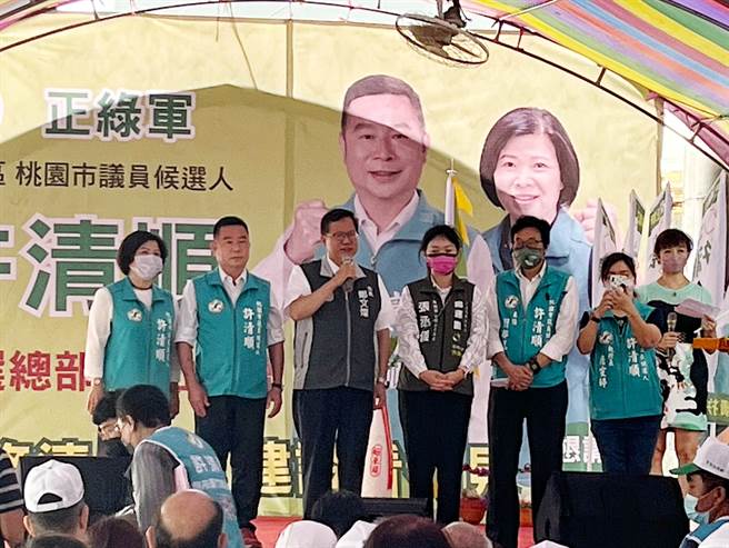 桃园市长郑文灿8日出席芦竹区市议员参选人许清顺竞选总部成立大会，批评马斯克的建议是一厢情愿且不切实际。（陈梦茹摄）