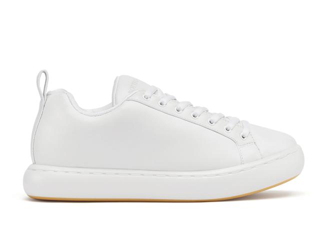 Bottega Veneta 2022秋冬主打鞋款Pillow球鞋，2萬7600元。（Bottega Veneta 提供）