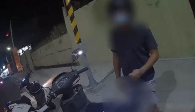 新北市汐止警方近日盘查一名男子，发现他骑乘赃车。（警方提供／李奇叡新北传真）