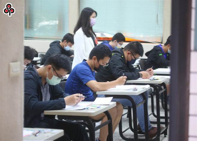 教育部111年度公费留学考试今(8)日举行，到考率为76.04％，考场秩序良好。（示意图／本报资料照）