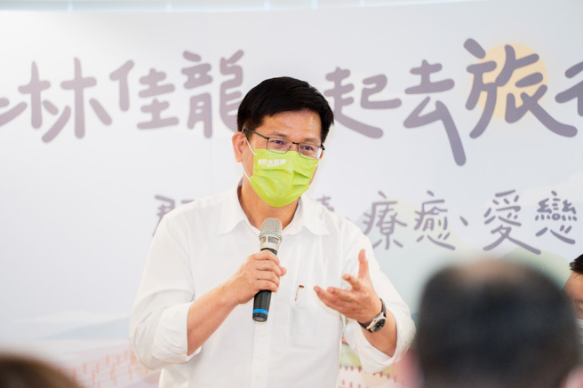 林佳龙新书《和林佳龙一起去旅行：那些走读、疗癒、爱恋山海的光合之旅》正式发表。(取自林佳龙脸书)