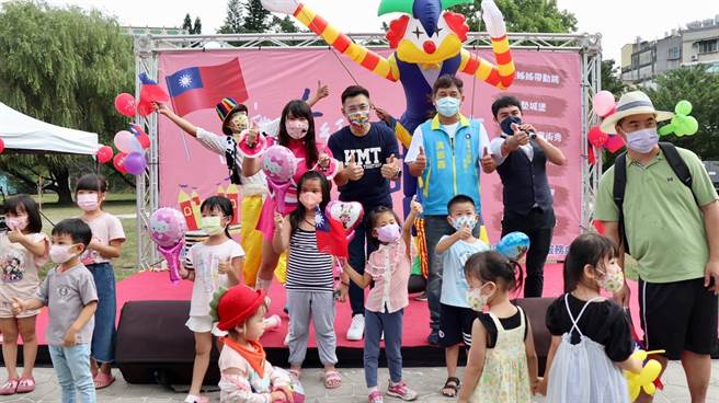 国庆假期展开第一天，台湾新世代关怀协会在东势主办「国庆童乐嘉年华」。（江启臣服务处提供／陈淑娥台中传真）