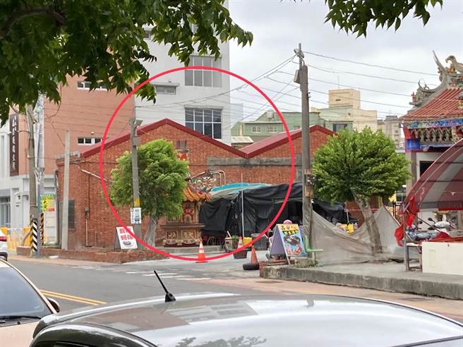 对此县府表示，福灵宫全部庙区基本上都是占用县地，已经超过20年，经查仓库长期堆放杂物，因有工程所需才会要求拆除，并不会影响宫庙运作。(县府提供／吴建辉彰化传真)