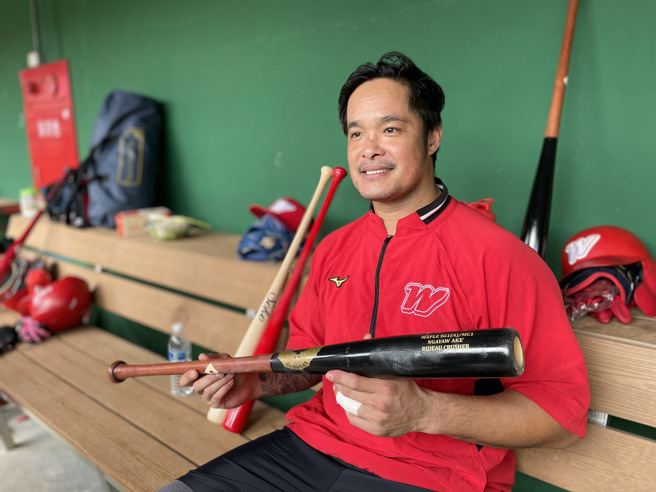 味全龙林智胜昨天起换回昔日使用的球棒。（毛琬婷摄）