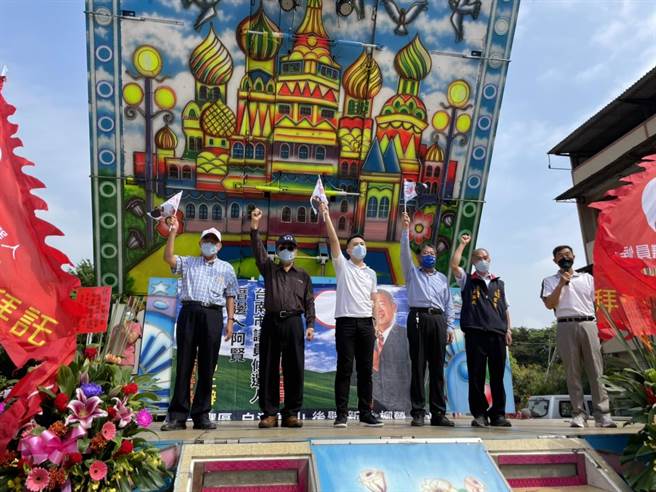 台南市第一选区议员张世贤成立竞选总部，吸引2000民眾到场支持。（李俊淇摄）