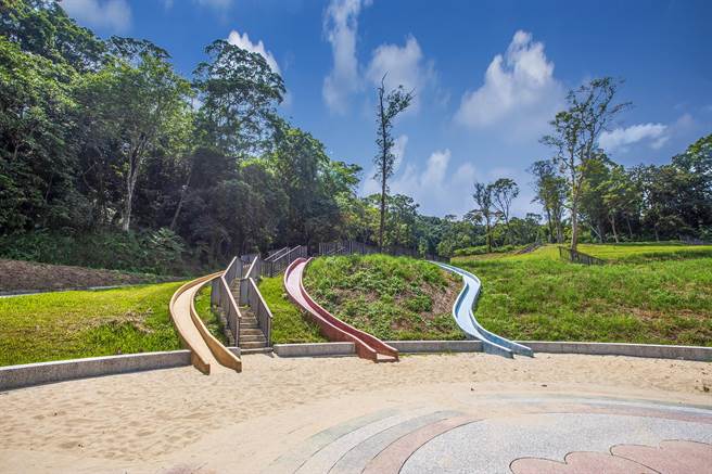 周江杰批获金竹奖的合兴森林爱情公园没洗手间，只有3座溜滑梯不符亲子需求，县府指该处是农牧用地不能盖公厕。（罗浚滨摄）