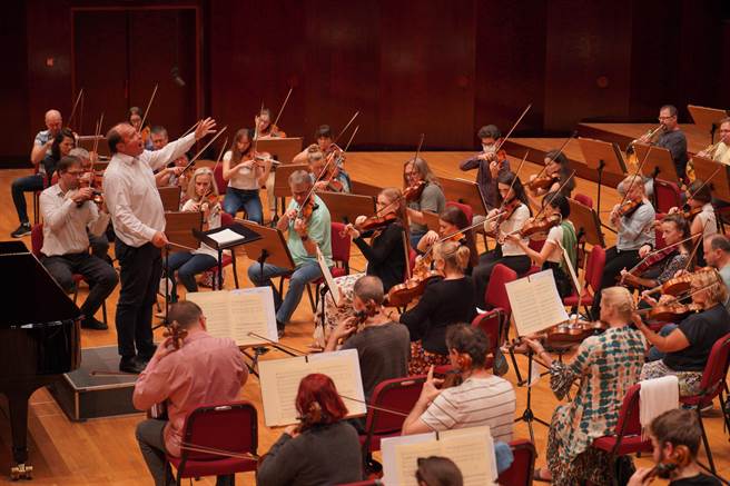 美国钢琴家安德鲁．冯．欧延随布拉格爱乐来台。（宽宏艺术提供）