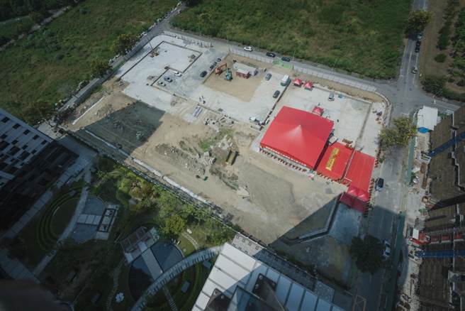 泰郡建设位于桥头新市镇的「悦读时代」新案近日动土，总销高达88亿，为北高雄总销最高的造镇案，预计11月进场销售。（柯宗纬翻摄）