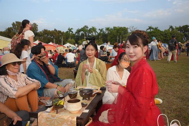 南投茶业博览会，8日登场推出歷代茶席。（南投县政府提供／廖志晃南投传真）