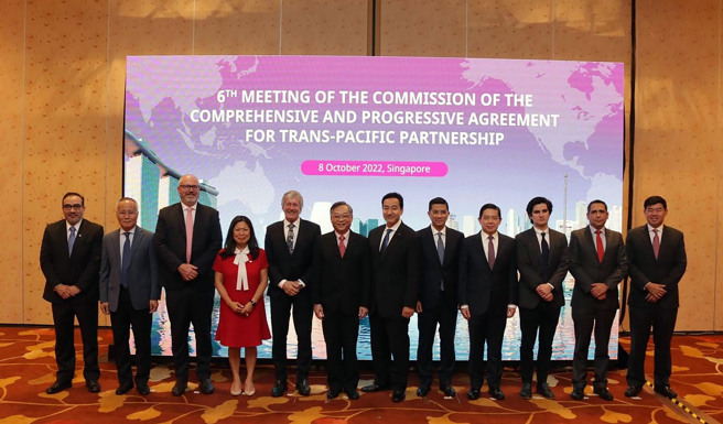 CPTPP第6次执委会今天在新加坡登场，图为各国与会官员合影。(图/中央社) 