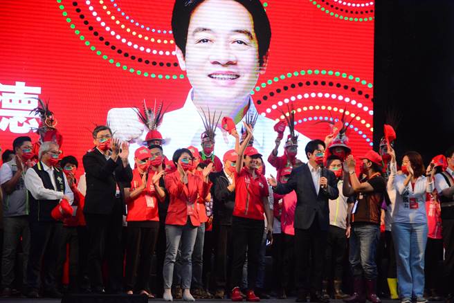 副总统赖清德站台助讲，强力推荐Kolas。（王志伟摄）