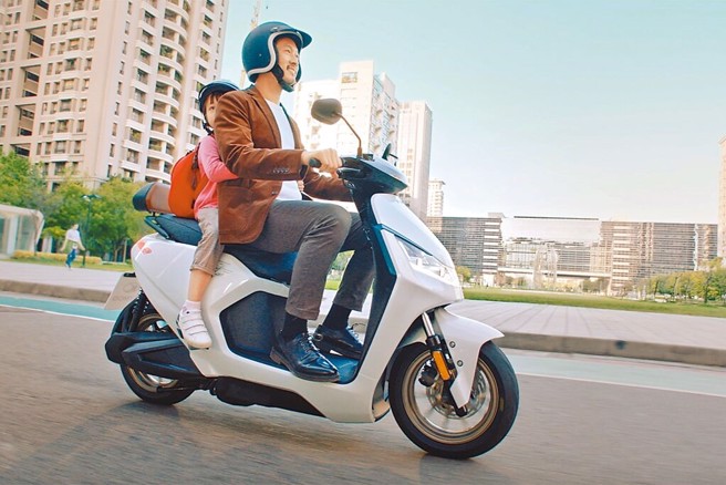 光阳Ionex八月起祭出购车优惠并进驻美式卖场，成功带动买气，九月份一举击溃PBGN跃升市占第二名！（图片/光阳）