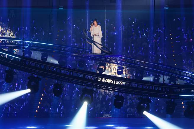 刘若英首次挑战四面舞台。（罗永铭摄）