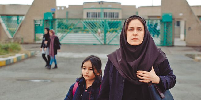 玛莉雅姆莫卡达自编自导自演《赎罪风暴》，撕下伊朗女性软弱的刻板标籤。（海鹏提供）