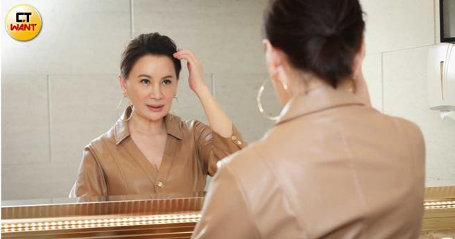 陈亚兰认为她的一切都要感谢杨丽花，要说师徒情，她觉得更像妈妈一样无微不至。（图／侯世骏摄）