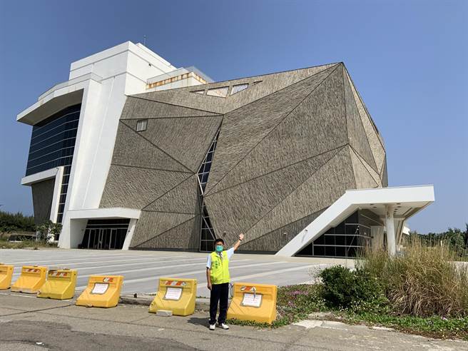 台中海生館今年完不了工，市議員建議應該直接送監察院調查。（陳淑娥攝）