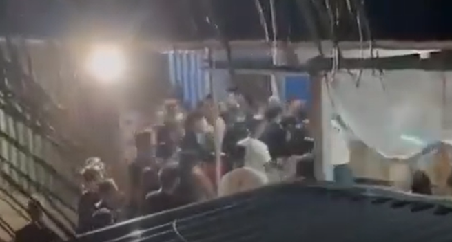 兰屿8日晚间发生群眾斗殴事件。（翻摄画面）