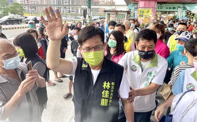 對於外傳侯友宜明天成立競選總部卻沒有邀請國民黨大咖到場，林佳龍批評是狡猾、自私。（呂健豪攝）