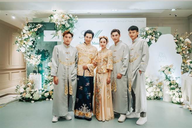 洪聆翔与夏曼娣（Mandy）办婚宴，好友陈奕、沈建宏、张庭瑚当伴郎。（美式生活婚礼婚纱提供）