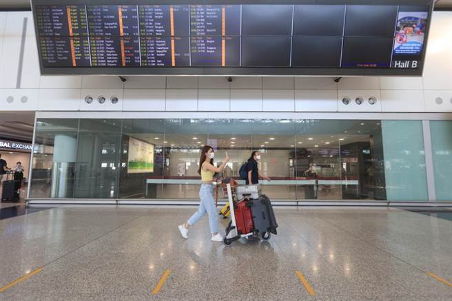 香港政务司司长陈国基表示，0＋3入境防疫政策是最洽当的安排。图为香港国际机场接机大堂。（中新社资料照）