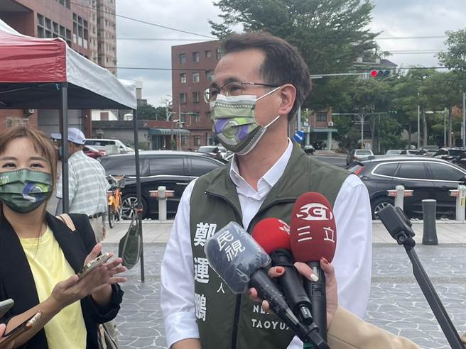 民進黨桃園市長參選人鄭運鵬說，政績前後任或與同期相比，桃園完勝。(呂筱蟬攝)