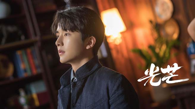 张新成饰演超龄又内敛的程亦治，跟私下个性差异很大。（LiTV、张新成工作室提供）