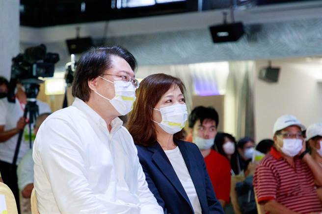 基隆市長林右昌（左）9日特地來到新竹市，為沈慧虹（右）站台。（沈慧虹團隊提供／王惠慧新竹傳真）