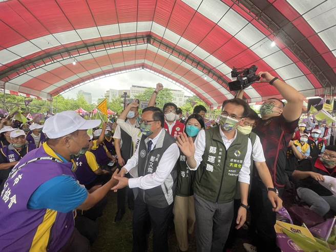 民进党桃园市长参选人郑运鹏9日举办南区宗教后援会成立大会，推4项宗教政策。(吕筱蝉摄)