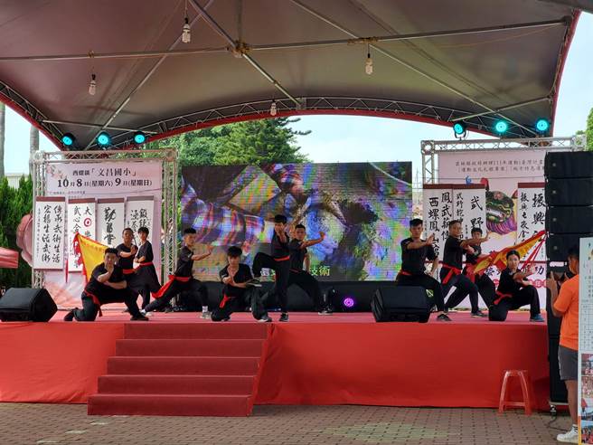 西螺凤山馆（云林县凤山馆武术艺文推广协会）是由一群年轻的习武者所组成。（周丽兰摄）