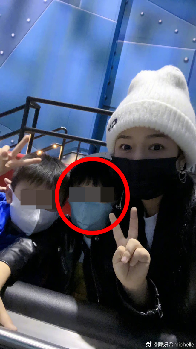 陈妍希今主动PO出儿子小星星的无P照。(图/陈妍希 微博)