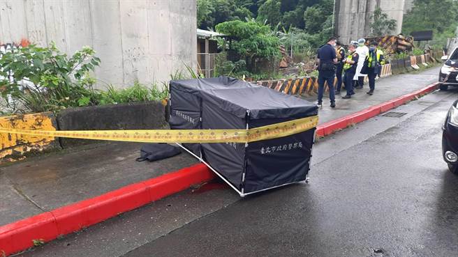 警方9日中午在木栅路5段发现一名男子自高处坠落死亡。（翻摄画面）