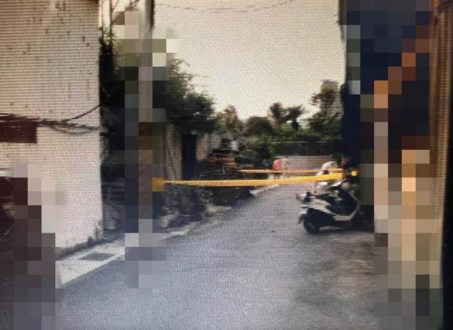 高雄市鸟松区中正路一间铁皮屋工厂，今天下午3时多发现一名男子陈尸在内，警方到场发现，该名罗姓男子已无生命迹象，由于死者家属曾经透过警方协寻，死因目前正深入了解中。(警方提供／林雅惠高雄传真)