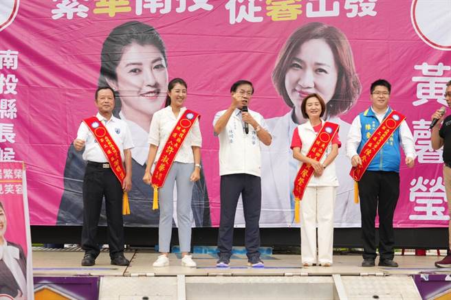 南投縣長林明溱（中），推薦許淑華（左二）等參選人。（許淑華服務處提供／廖志晃南投傳真）