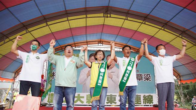 民进党提名东石乡乡长参选人柯登雅与嘉义县长翁章梁联合竞选总部今成立，营造团结气势。（民进党嘉义县党部提供∕吕妍庭嘉义传真）