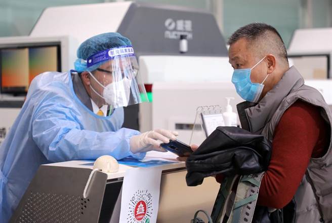 大陆广东省韶关市出现Omicron变异株BA.5.1.7进化分支病例，在大陆是首次检出。图为韶关丹霞机场一景。（新华社资料照片）