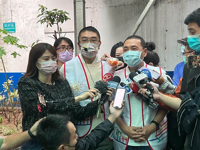 国民党新北市长参选人侯友宜表示，他与许多三重乡亲的情感是血浓于水。（陈彩玲摄）