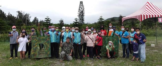 苗栗縣通霄鎮通灣社區利用國慶連假，9日舉辦戰地特色一日遊活動。（李京昇攝）