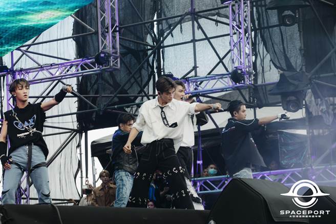 天王星團員今賣力演出。（太空港音樂藝術音樂節提供）