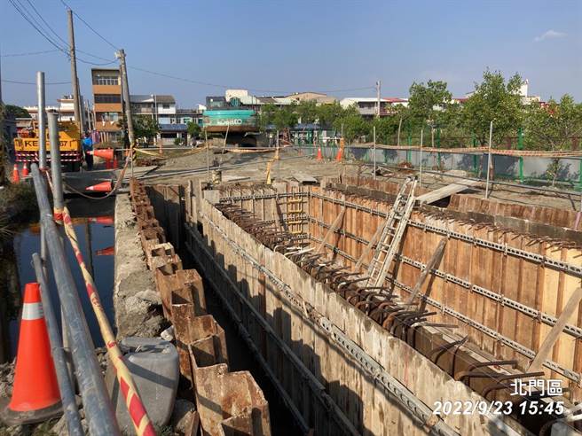 北门区永隆社区南侧抽水井新建工程施工中，预计年底前完工。（台南水利局提供／李俊淇台南传真）