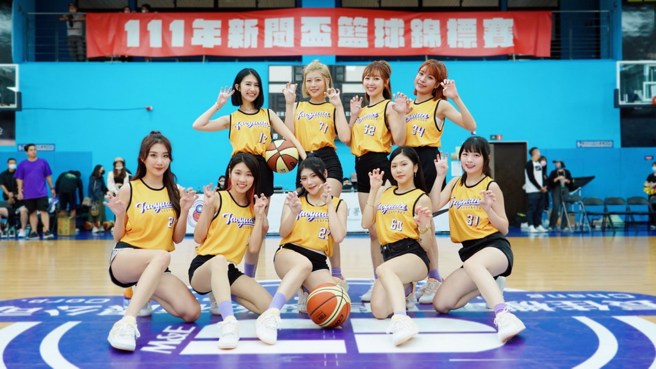 電豹女今天出席新聞盃籃球賽。(桃園雲豹提供)