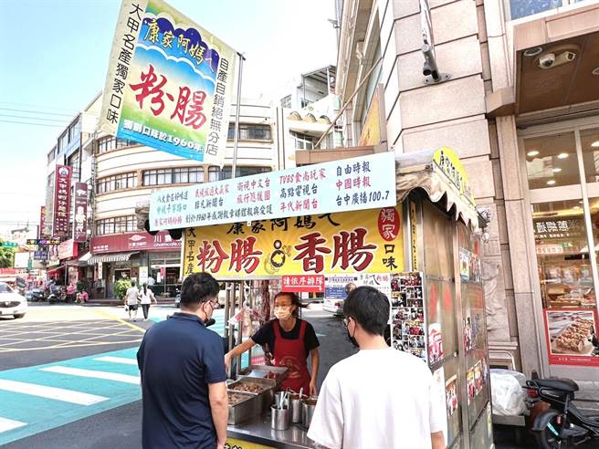 大手拉小手diy玩台中1日游，畅游知名的大甲镇澜宫周遭。（业者提供／陈淑娥台中传真）