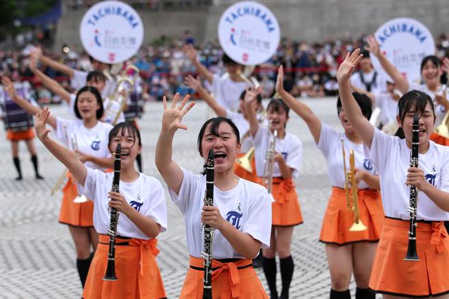 「橘色惡魔」日本京都橘高等學校吹奏樂部受邀來台在國慶大典上表演。（資料照／黃世麒攝）