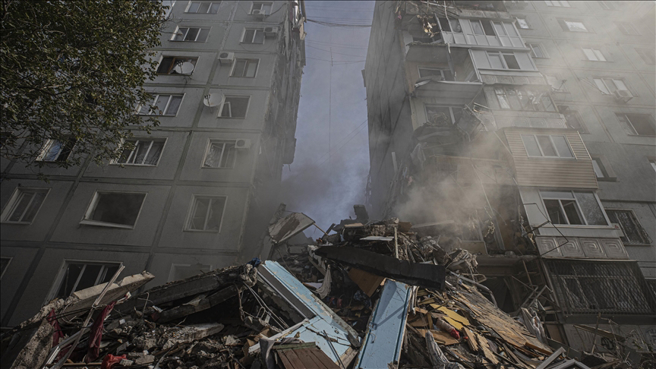 7枚飛彈轟炸札波羅熱，許多樓房受損。(圖/themoscowtimes)